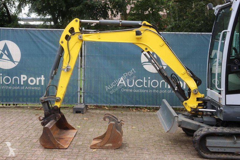 جرافة Neuson EZ26