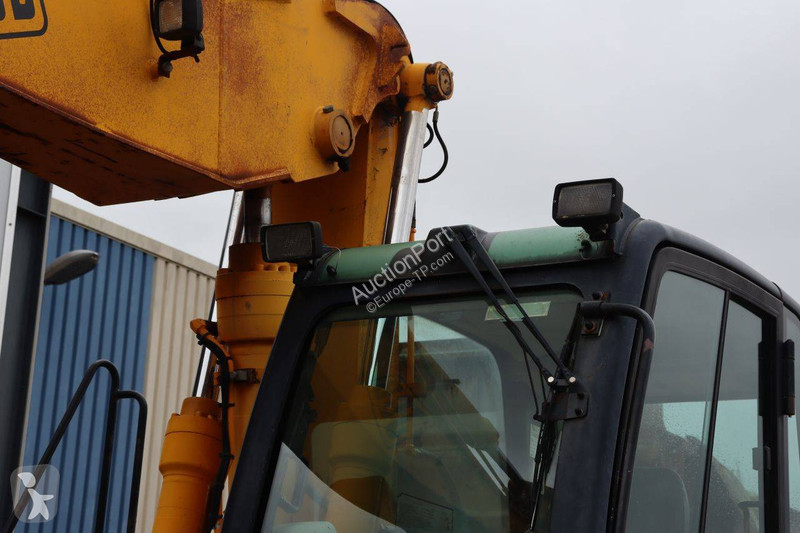 جرافة JCB
