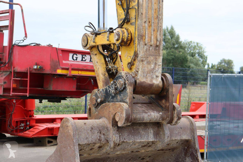 Excavadora Komatsu LC-11