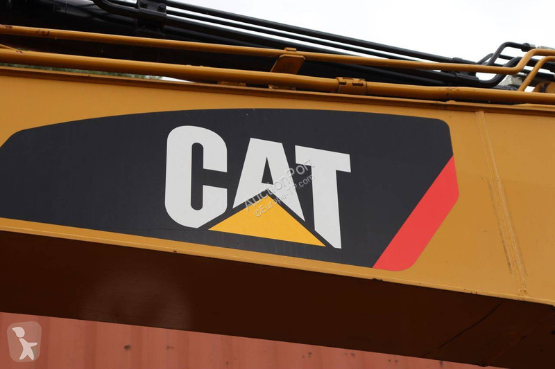 جرافة Caterpillar 320FL