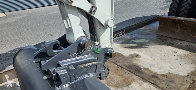 جرافة Takeuchi TB 295W