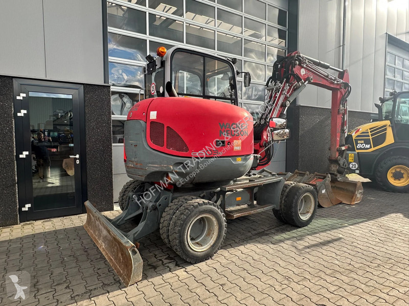 جرافة Wacker Neuson 2