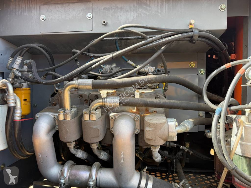 جرافة Hitachi LC5B