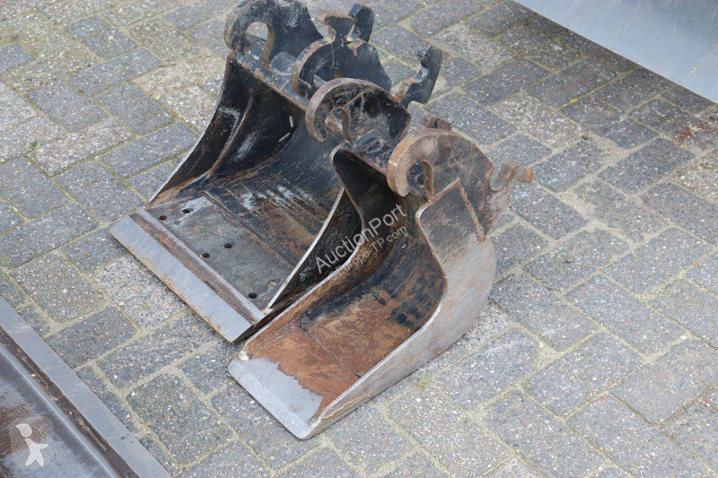 Skovel Takeuchi TB210R