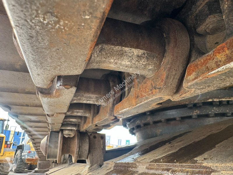 Escavadora Komatsu PC210 LC11