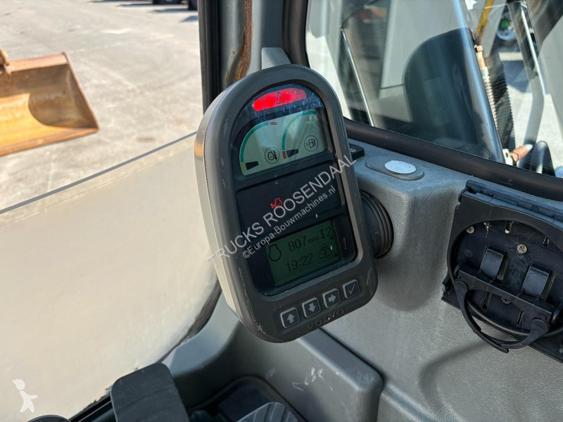 Pelle Volvo + 4870 Hours + bucket + fully...