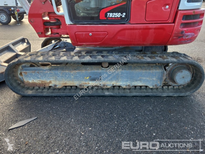Pelle Takeuchi 2