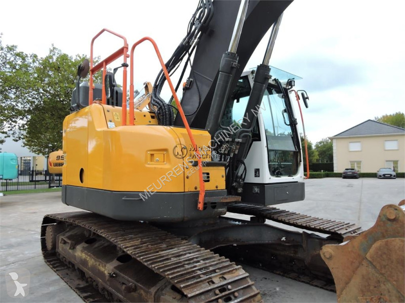 Багер Volvo ECR235