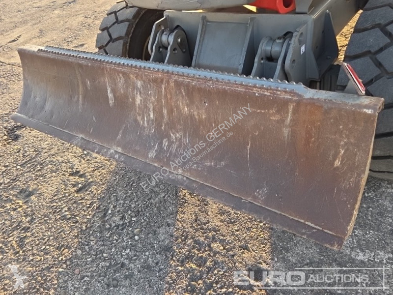 جرافة Wacker Neuson 2