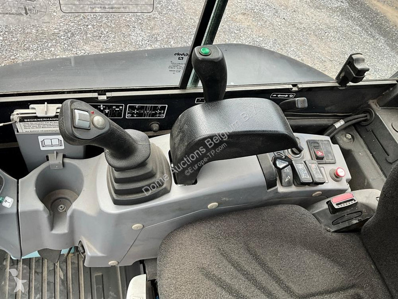 Багер Kubota HI