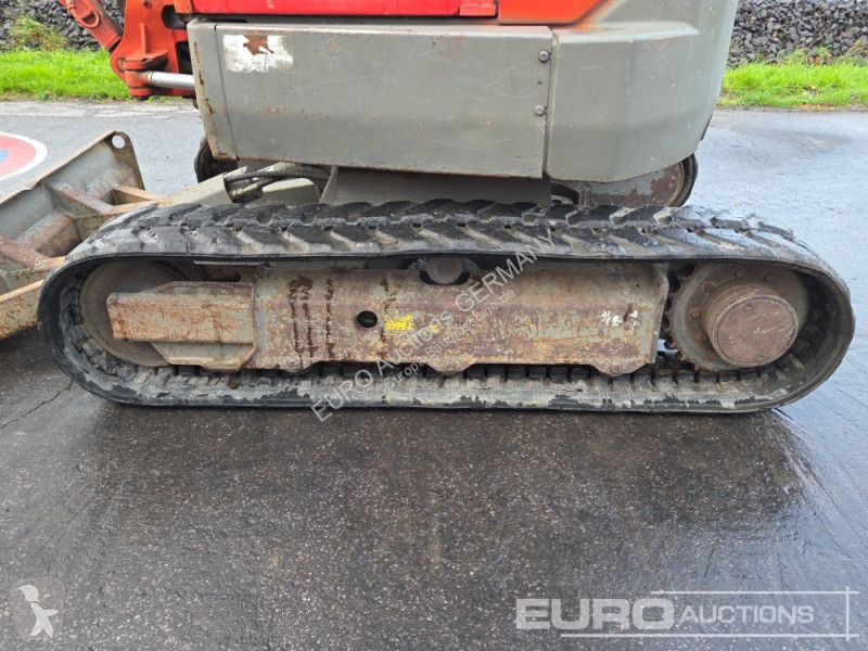 Багер Volvo ECR25D