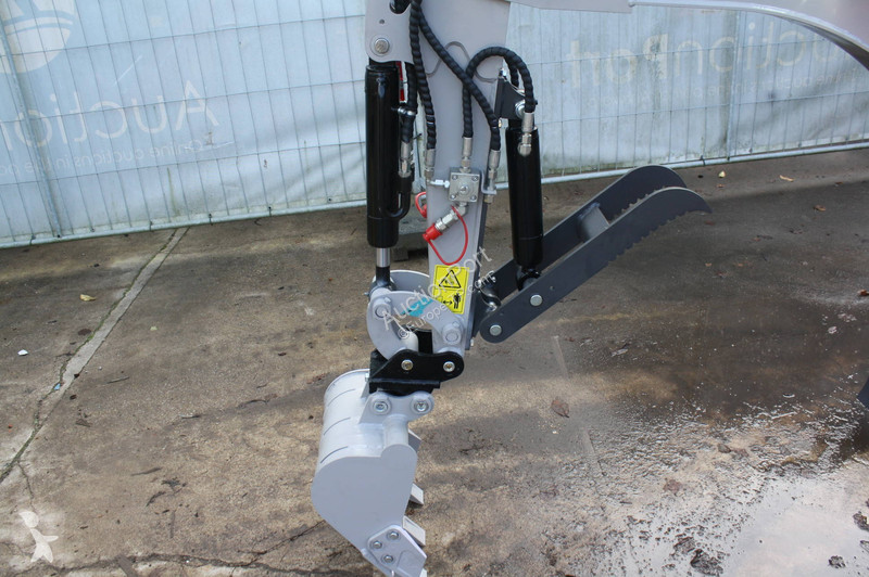 جرافة Terex E19