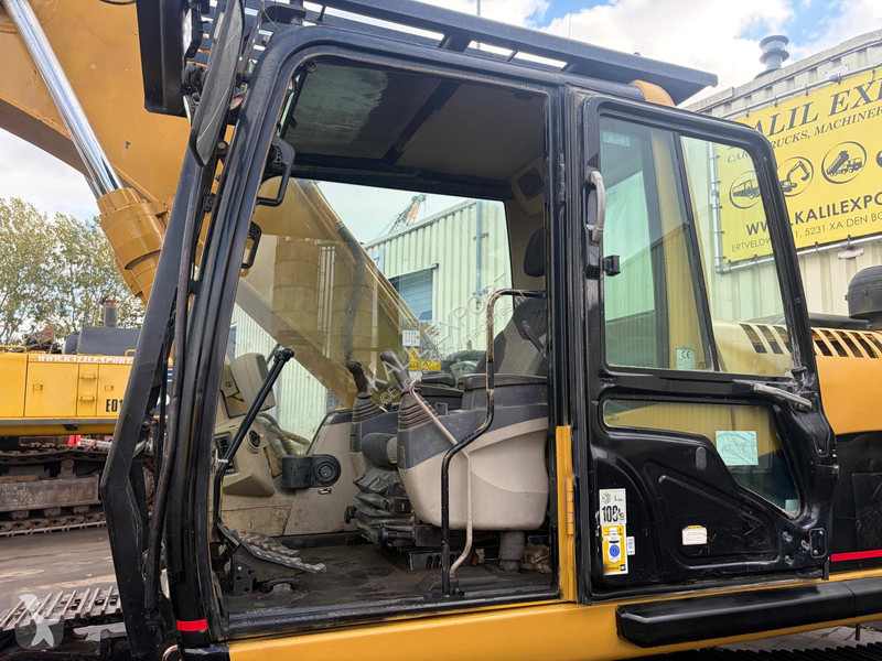 جرافة Caterpillar 322C Excavator - 26.2T -...