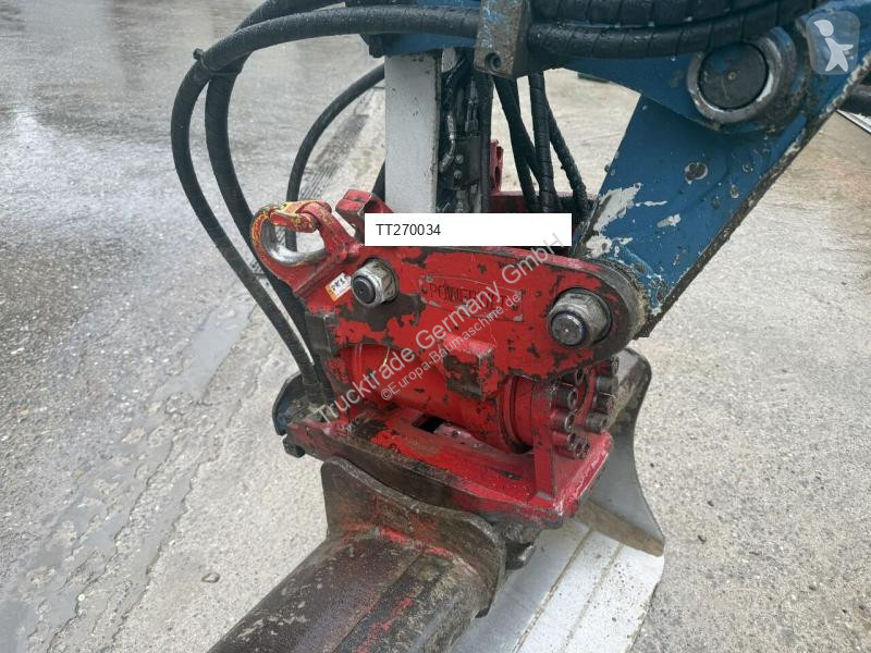 جرافة Takeuchi Powertilt