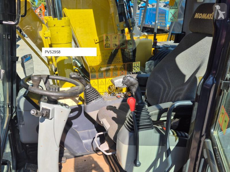 Escavadora Komatsu 11