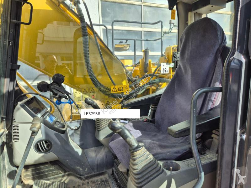 Escavadora Komatsu 10