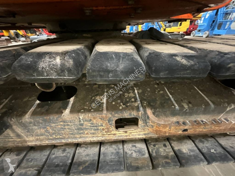 Escavadora Komatsu MR3