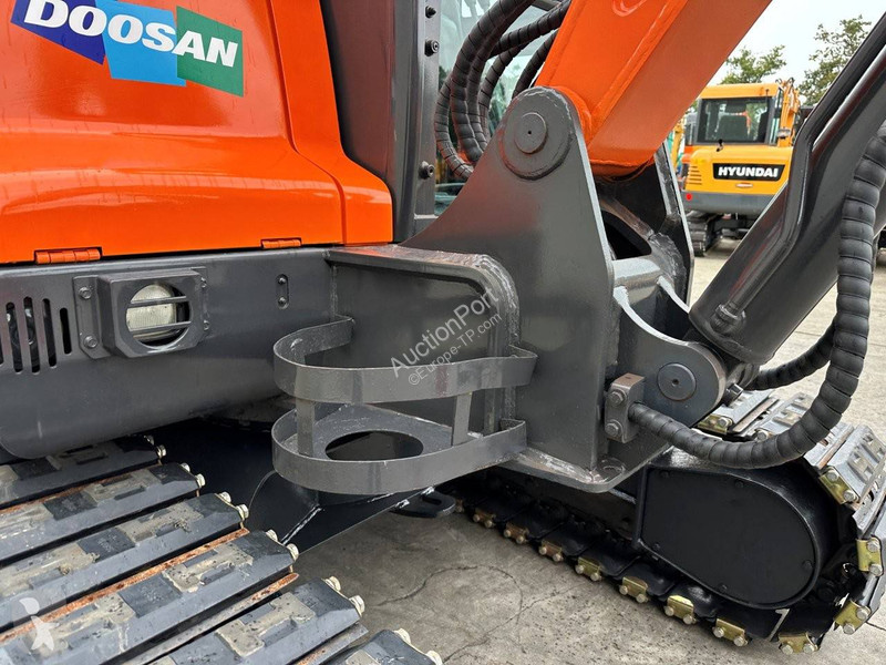 Escavadora Doosan 9C