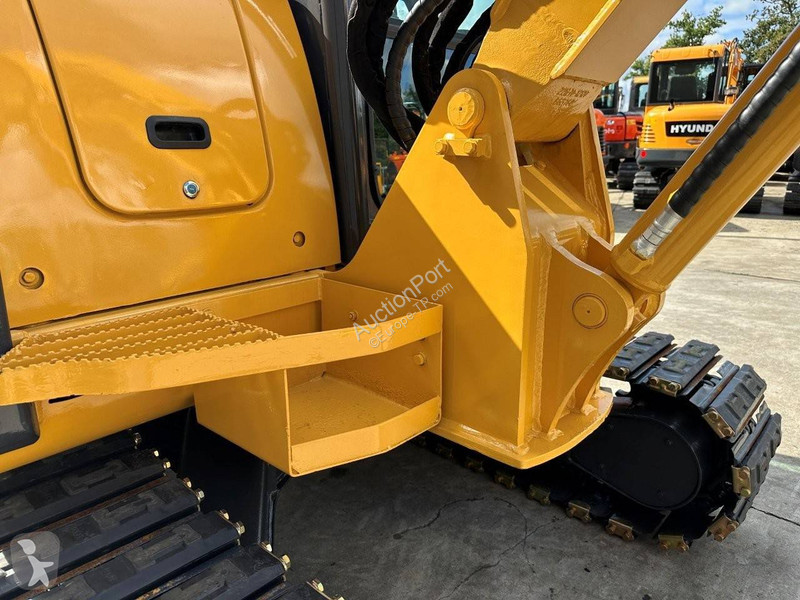 Escavadora Komatsu 7