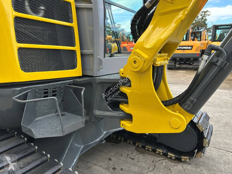 Escavadora Neuson 6003