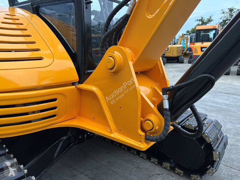 Escavadora JCB 8056