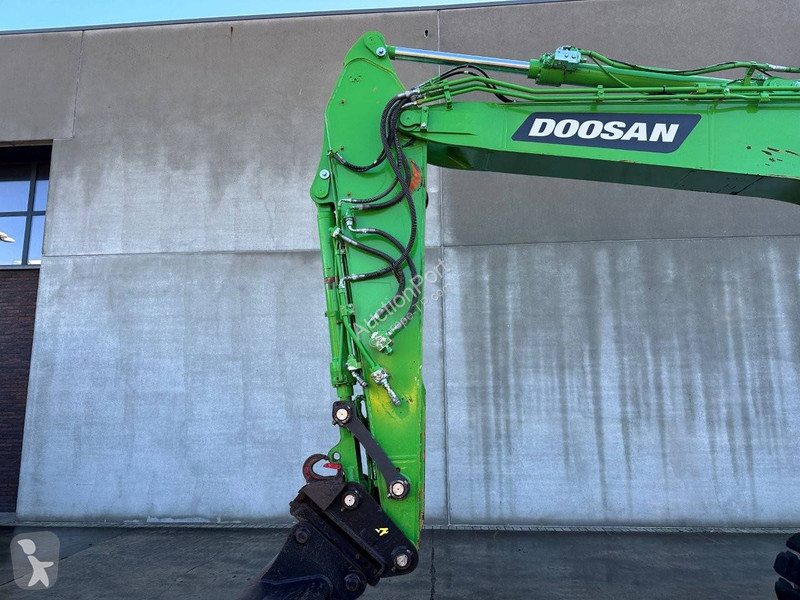 Escavadora Doosan 7