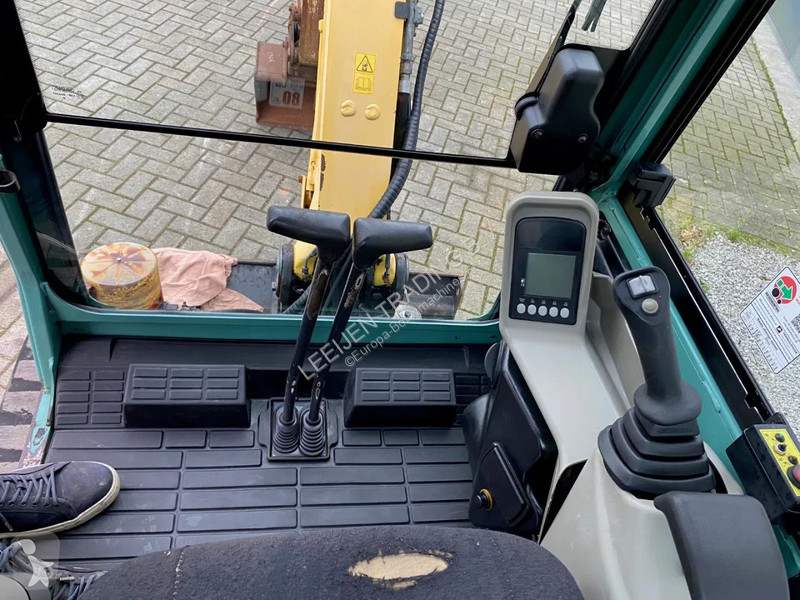 Escavadora Yanmar SV22 mini excavator, central...