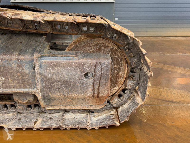 Lopatový nakládač Komatsu HB215LC-1 HB