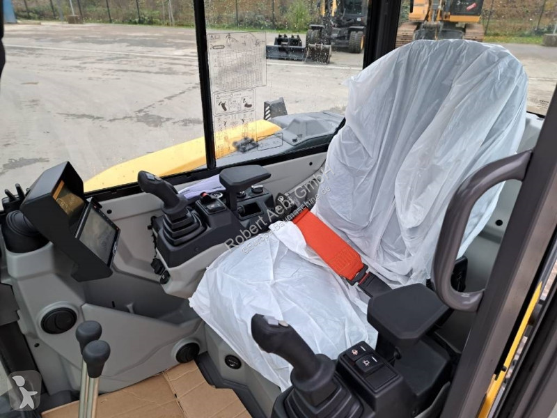 Lopatový nakládač Volvo ECR50F