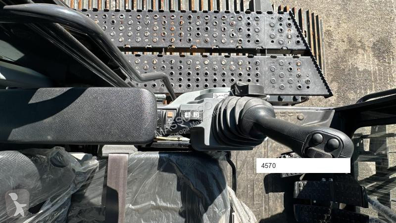 Escavatore Hitachi KMC750S-7