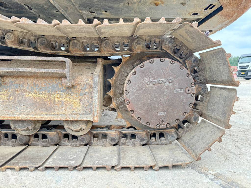 Excavadora Volvo L - 7.255 hours - 2 buckets