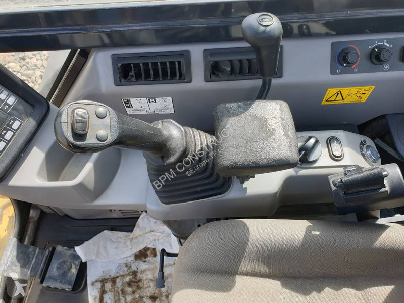 Escavadora Komatsu PC55MR-5