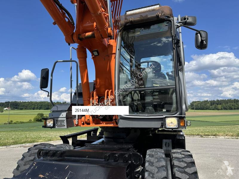 Lopatový nakládač Hitachi