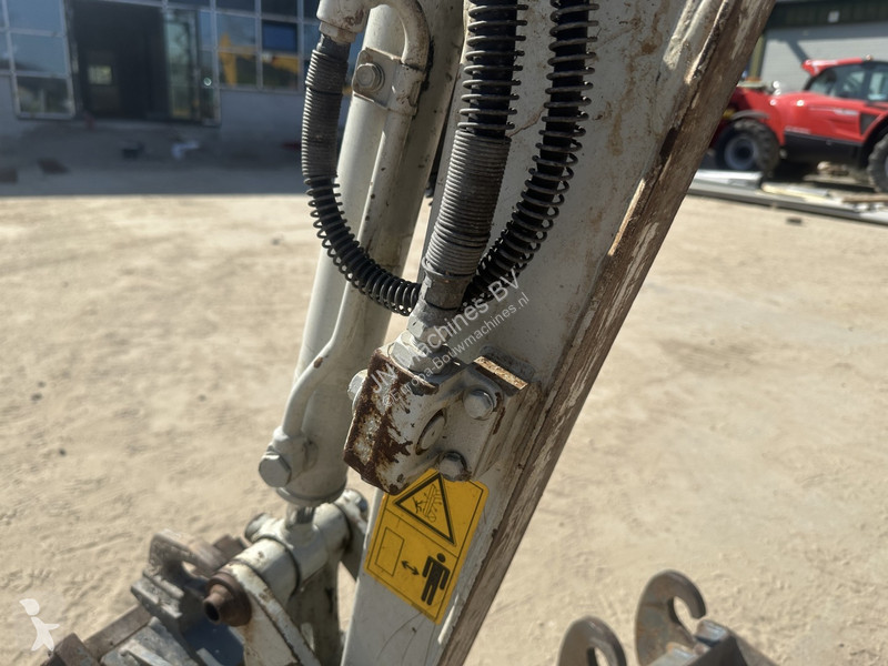 Excavadora Takeuchi 3 buckets