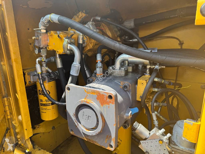 Escavatore Caterpillar L