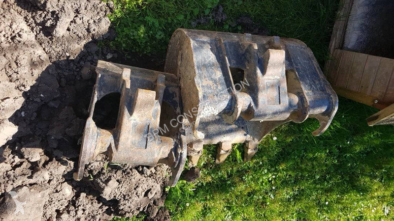 Escavadora Komatsu PC24MR-5