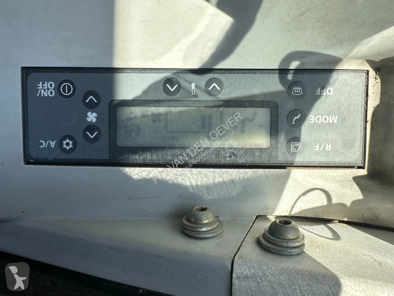 Escavadora Hitachi ZX65USB-5A CLR