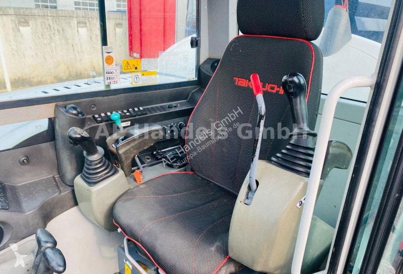 Escavatore Takeuchi