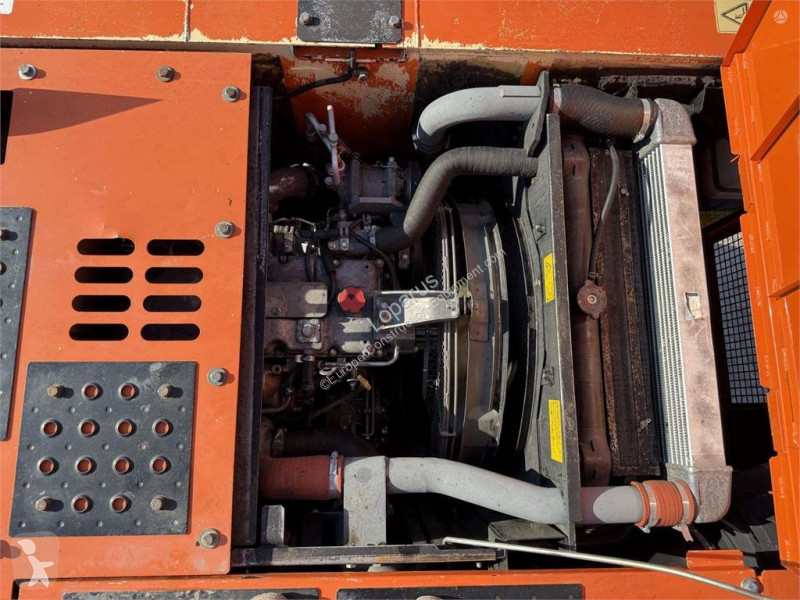 Escavadora Hitachi 140 W