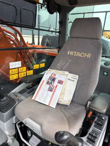 Escavadora Hitachi LC-6