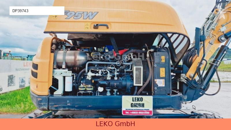 Escavatore Yanmar B 95W Mit Drei Löffeln und...