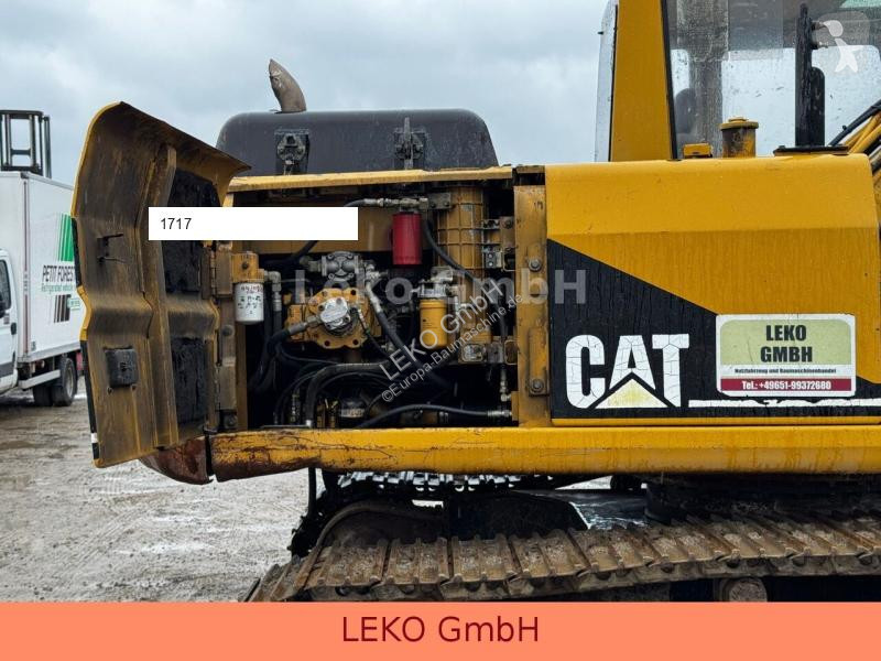 Escavatore Caterpillar 318B Mit Zwei Löffeln