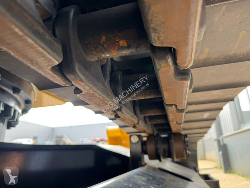Excavadora Caterpillar 3