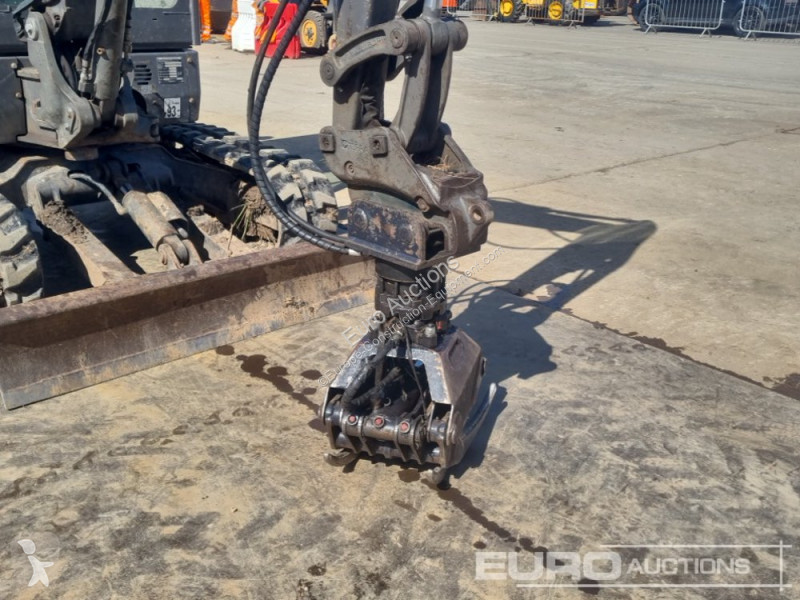 جرافة Volvo EC27D