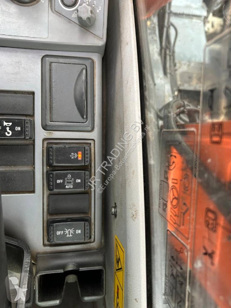 Lopatový nakládač Hitachi ZX220W-5B