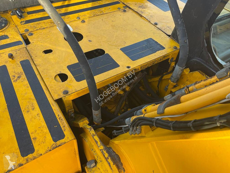 Excavator JCB