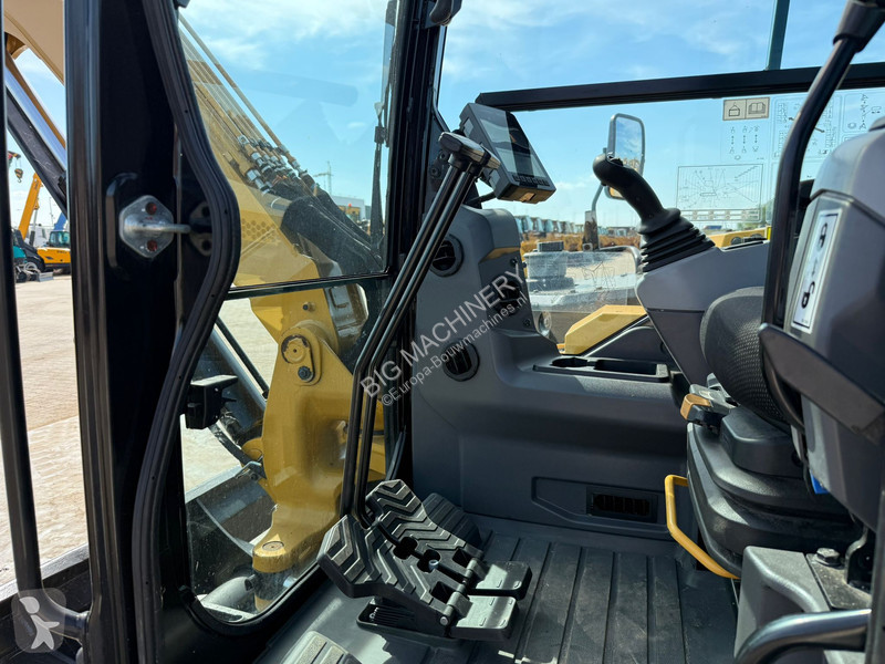 Excavator Caterpillar R