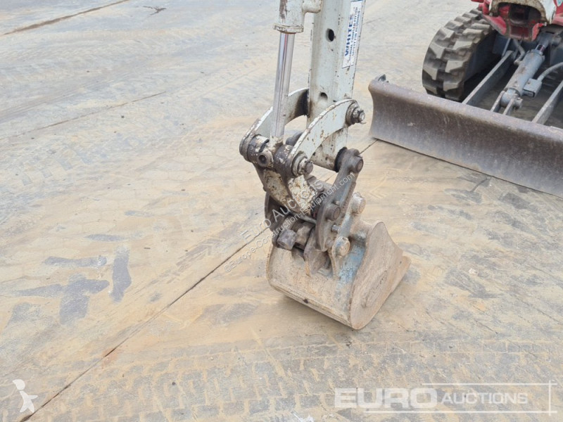 Escavadora Takeuchi TB216
