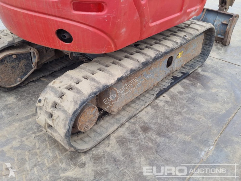 Escavadora Takeuchi TB215