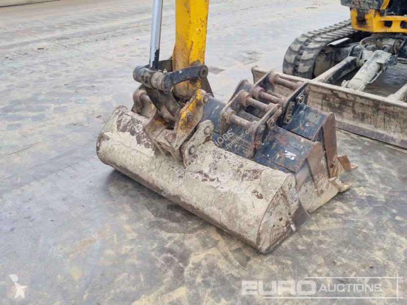 جرافة JCB 8026 CTS